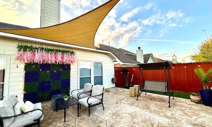 Houston House | No Pet FEES/FREE Snacks&Drink/BigBackyard For Family