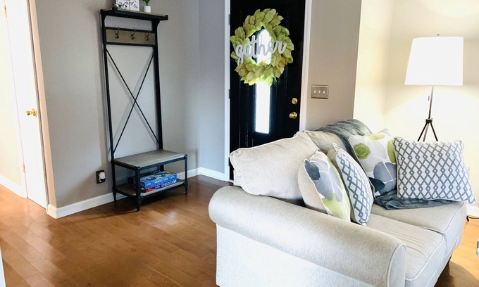 Goodlettsville House | No Place Like Holmes-renovated country, quiet charmer