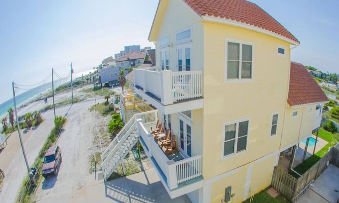 Tang-O-Mar House | No Road To Cross! Private Pool and Private Beach, 3 Bedroom & 3 Bathroom