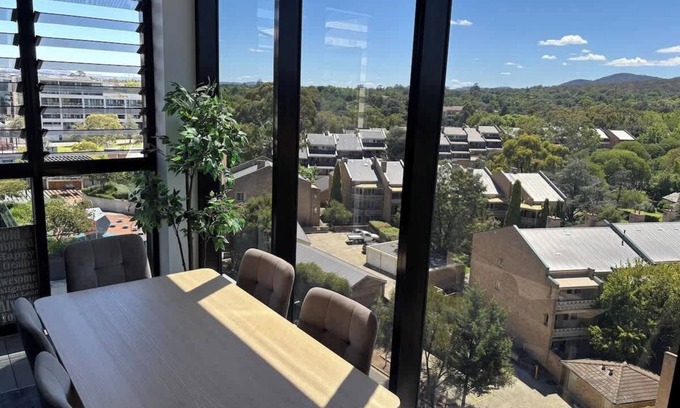 Reid Apartment | No stress stay | Free parks, pool & pets | sleeps 6