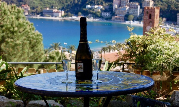 Noli Apartment | Noli:apartment, in the '800 villa, terrace and garden. overlooking the Gulf