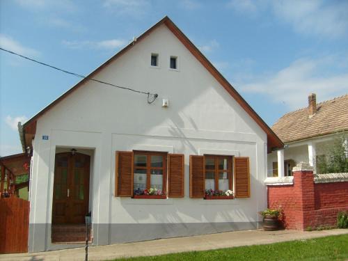 Palkonya House | Nora Porta