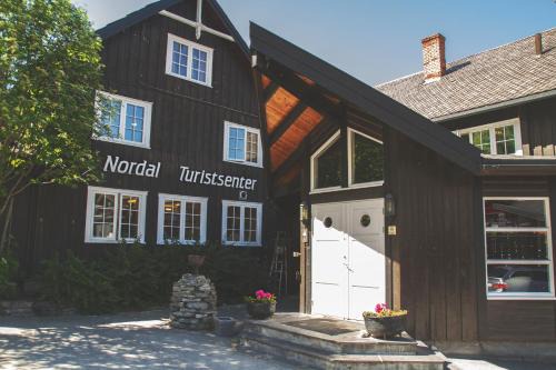 Fossbergom Hotel | Nordal Turistsenter