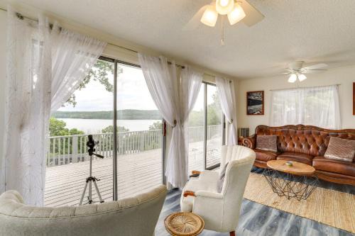 Henderson House | Norfork Lake Views Home with Deck in Henderson
