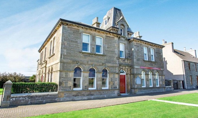 Lybster House | North Bank House