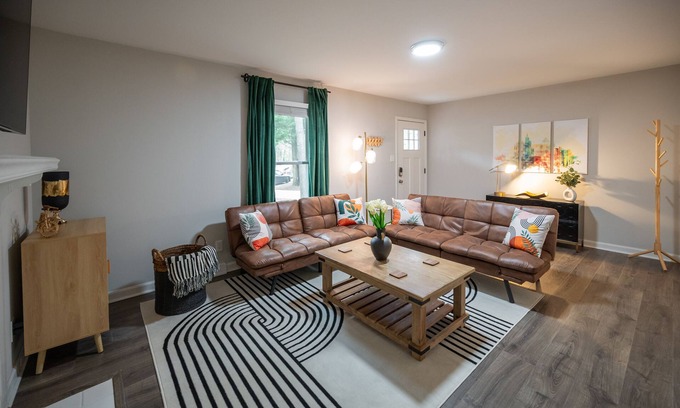 North Raleigh House | North Hills Oasis- 5mins from North Hills, Newly Renovated, Two En Suites!