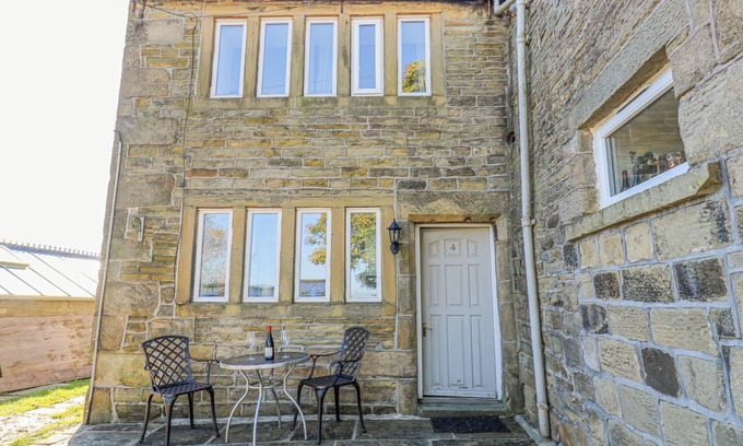 Oxenhope Cottage | NORTH IVES COTTAGE, pet friendly, with a garden in Oxenhope