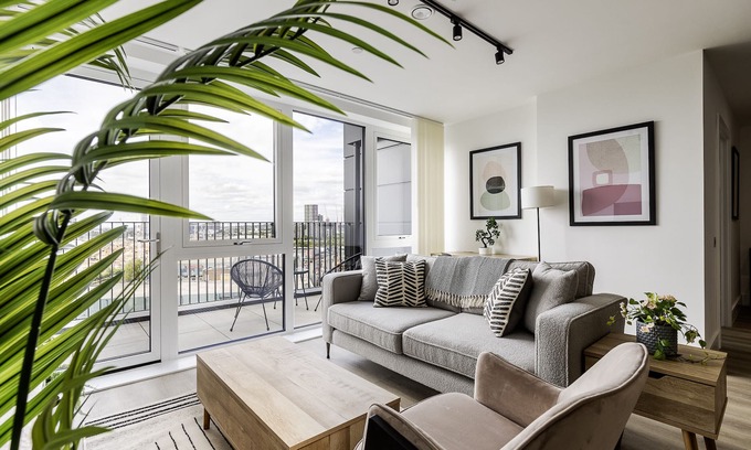 College Park and Old Oak Apartment | North KenVIII-2Bedroom+2Bathroom+Balcony+Concierge