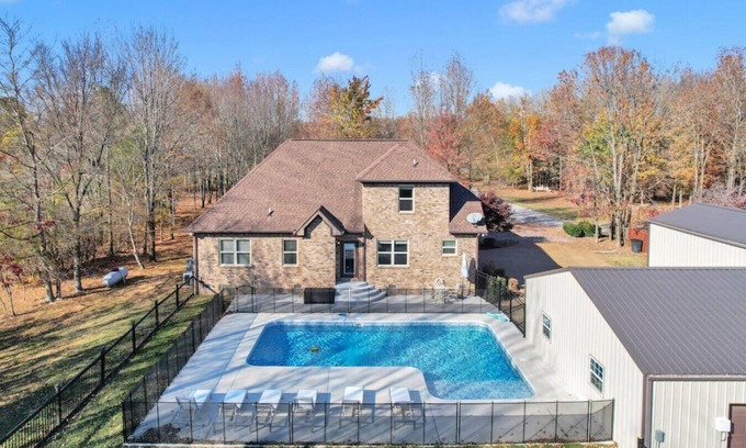 Cottontown House | North Nashville Swim and Relax