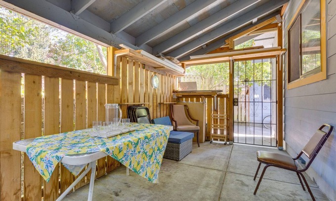 Pinehurst House | North Seattle home Cozy Yard in beautiful Seattle with AC, WiFi