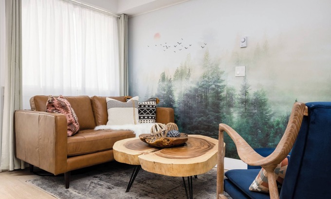 Lower Lonsdale Apartment | North Van Hideaway | Walk to Lonsdale & Seabus!