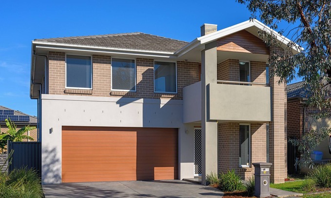 Cranebrook House | North-West 5Br near Woolworths & Regatta Centre