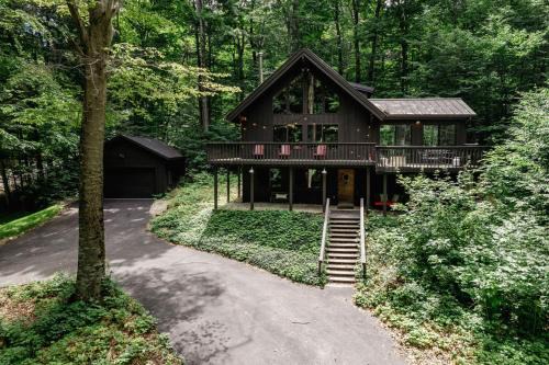 Bellaire Ski Chalet | Northern Nights Chalet by Wanderlust Abodes