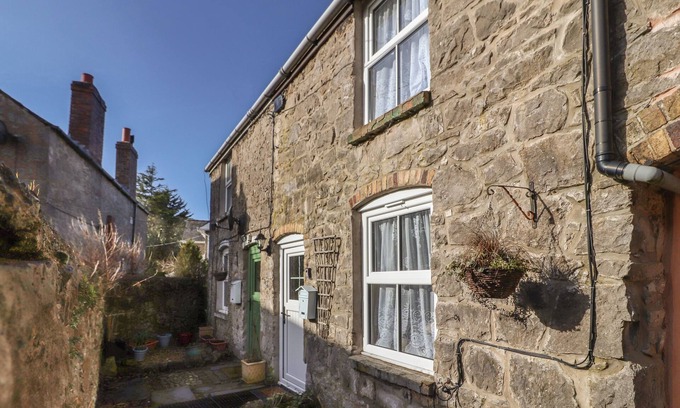 Holywell Cottage | NORTHGATE COTTAGE, pet friendly, character holiday cottage in Caerwys