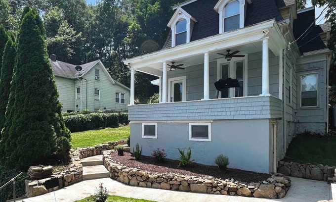 Norwalk Apartment | Norwalk/ New private studio, pet-friendly.