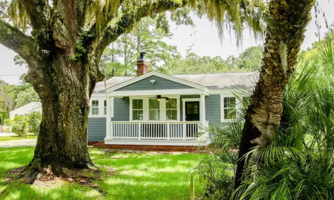 Richmond Hill House | Nosey-Huge, Historic Richmond Hill Home for 7
