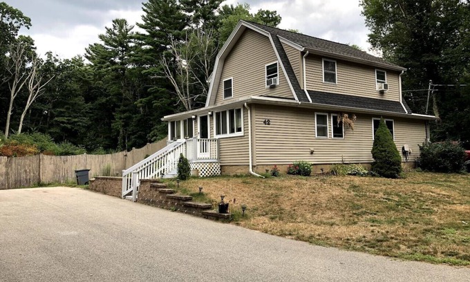 Georgetown House | Nothing Fancy Older Pet Friendly Home – near I-95