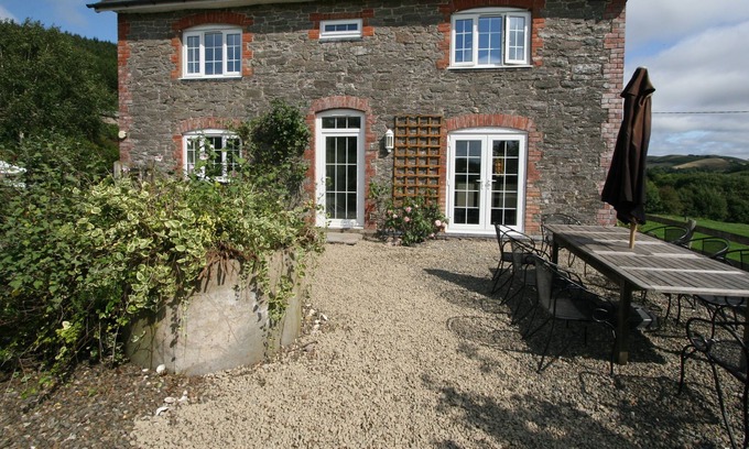 Bishops Castle Other | NOW AVAILABLE 2 to 12 October and 3 Nov to 18 Dec LUXURY & PEACE book now!