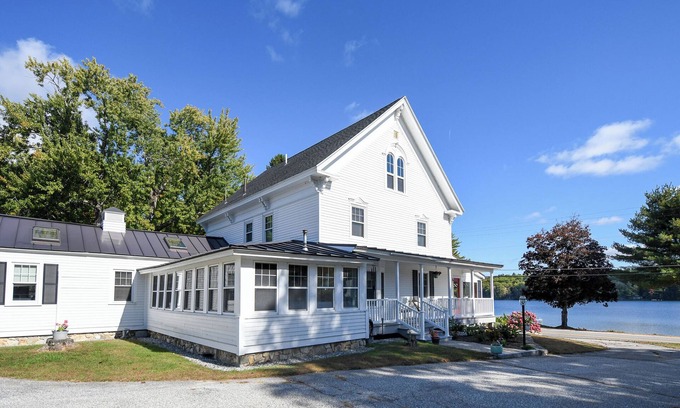 Casco House | *NOW ON SPECIAL* Exquisite Art-Filled Estate on Pleasant Lake