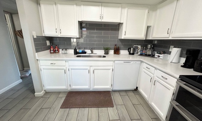 Paradise Valley Village Condo | nParadise Valley 2BR Condo in Phoeniz, AZ Sleeps 6 Cozy & Convenient