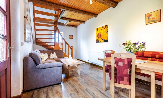 Steffenshagen Apartment | Nr. 1 - 3 Zimmer Ferienwohnung mit Terrasse und Garten - Ostsee Bauernhof Schwalbennest OFC 15