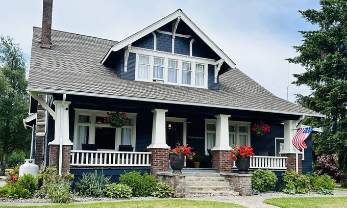 Roy Other | nRenovated farmhouse on 7 ac sleeps 16, hot tub, horses, AC, BBQ, huge kitchen