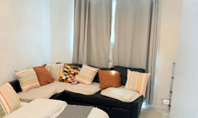 Abbey Wood House | ntJ&J Stays Abbeywoodn4-Bedroom Serviced accommodation Contractors and Families