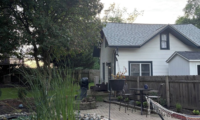 Westerville House | nTwo Bedroom Cottage House in Uptown Westerville