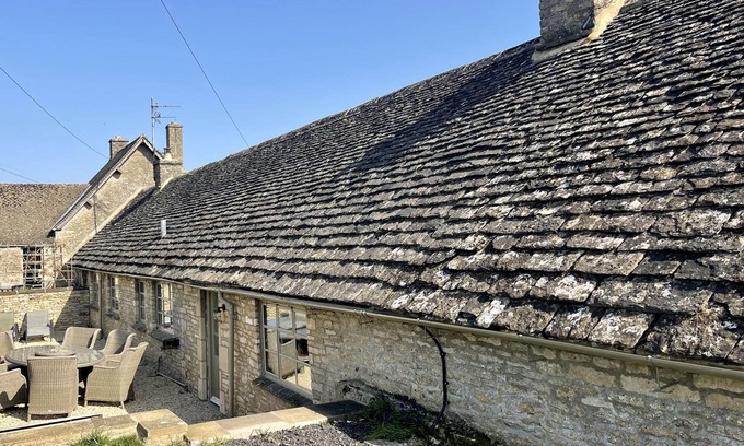 Duntisbourne Abbots Apartment | Nutbeam Cottage: Rustic Charm Meets Modern Luxury in the Cotswolds