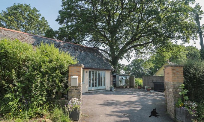 Honiton House | Nuthatch