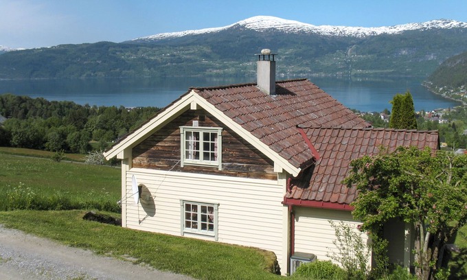 Innvik House | Nystova by Interhome