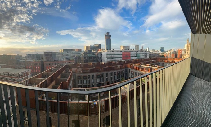 Trafford Apartment | O M Luxurious Apartments