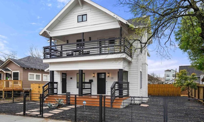 East Downtown Houston House | O4 -A · The O'Four, Cozy Luxury Retreat - Unit A
