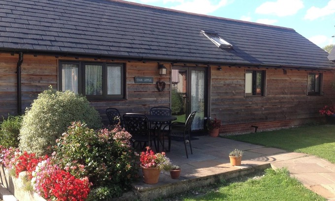 Plaitford House | Oak Apple - Converted Barn In An Attractive Courtyard On Our Family Stockfarm