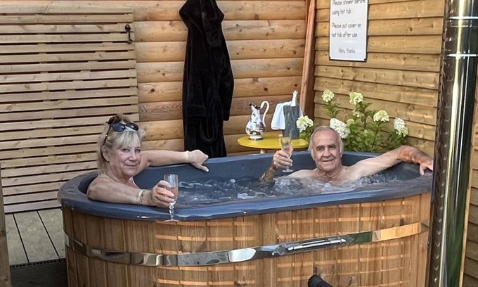 Storwood Cabin | Oak Boutique Lodge includes hot tub, air con & dog