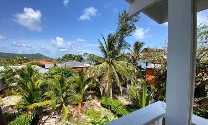 Calabash Bight House | OAK RIDGE CAY - private guesthouse bedroom2 with ensuite bathroom
