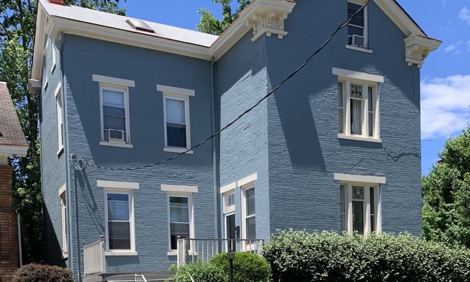 Oakley House | Oakley 2B/1B, quiet comfort close to everything
