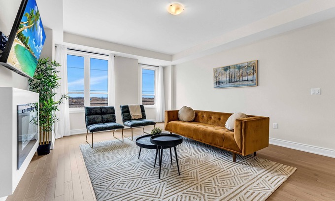 Oakville House | Oakville Oasis: Modern 4BR Townhouse with Chic Amenities!