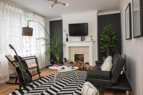 Crowthorne House | Oasis in English Village