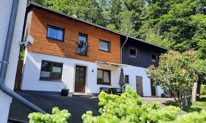 Medebach House | Oberschledorn Forest Apartment
