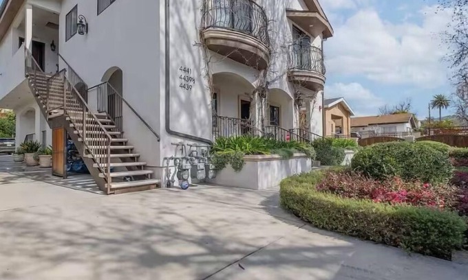 Eagle Rock Apartment | Occidental college