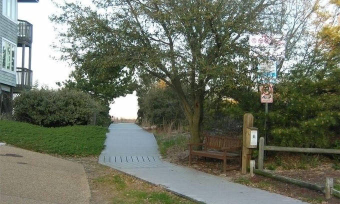 Northeast Virginia Beach Cottage | Ocean Access Walkway 50 Feet from Your Front Door