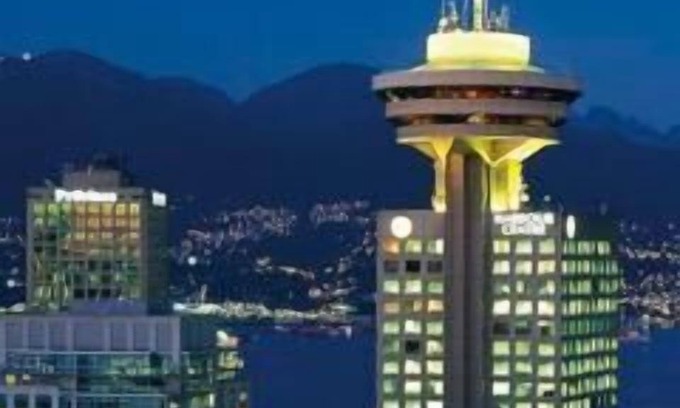Lower Lonsdale Bed & Breakfast | Ocean Breeze B&B