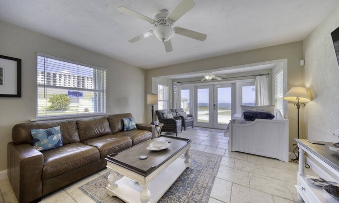 O'byrne House | Ocean Breeze Beach Bungalow