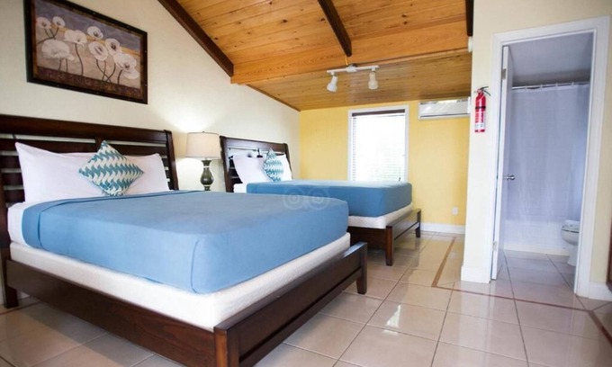 Estate Shoys House | Ocean Deluxe Family Bungalow