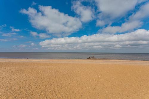 Heacham House | Ocean Drive On the Beach Heacham - Crabpot Cottages Hunstanton