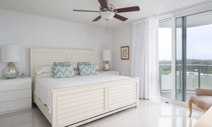 Central Beach House | Ocean Front apt with private access to the beach