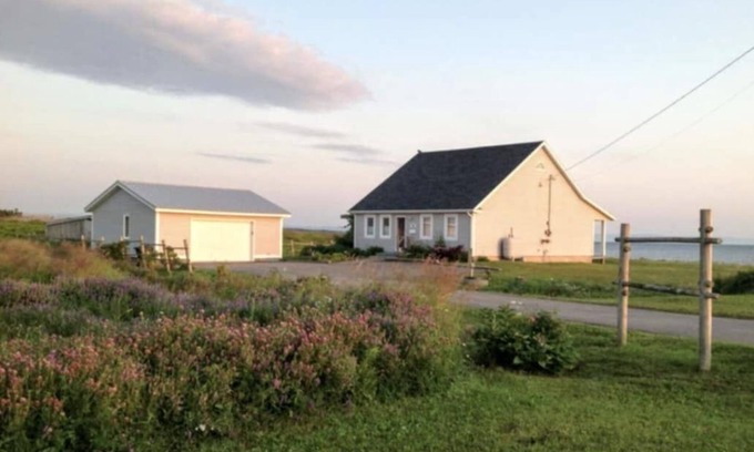Sydney Mines House | Ocean front Cranberry Cottage. Close-NFLD FERRY, Cabot Trail, Baddeck, Louisburg