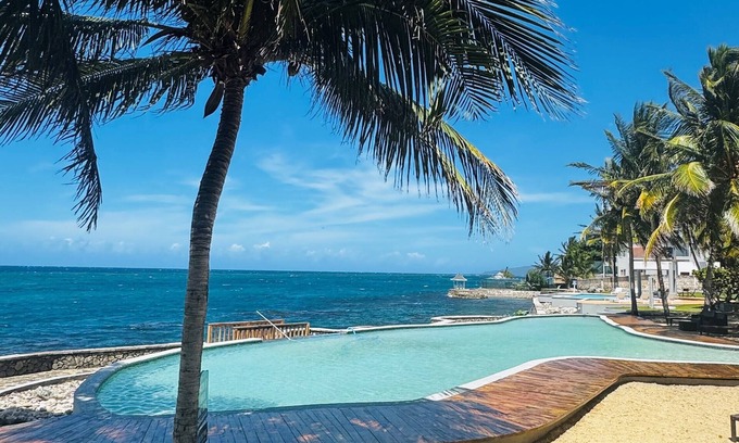 Tower Isle Condo | Ocean Front Luxury 2/2 in Whispering Seas
