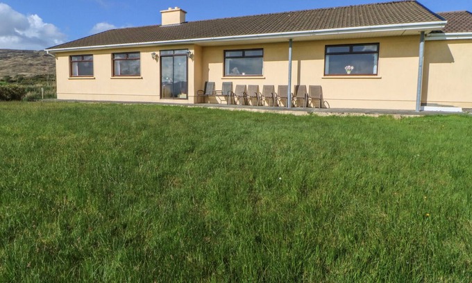 Ardnatrush Cottage | OCEAN HEIGHTS, family friendly in Glengarriff, County Cork